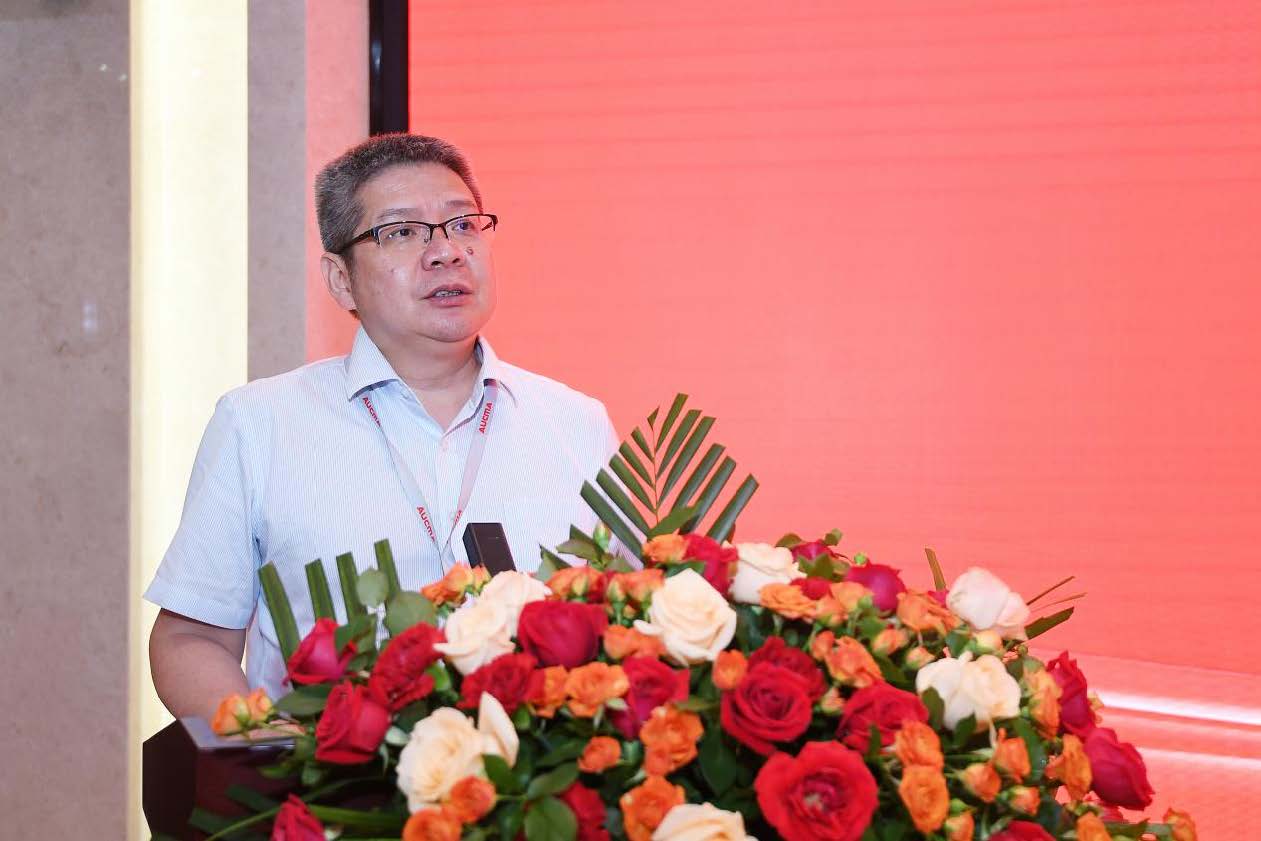 1749097217208191.jpg 控股集團(tuán)召開管理干部領(lǐng)導(dǎo)力提升培訓(xùn)總結(jié)表彰大會(huì)2.jpg